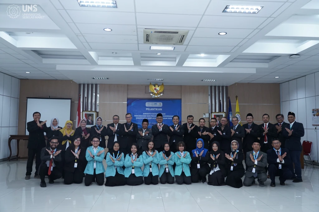 UNS Lantik Anggota dan Relawan Satgas PPK Periode 2025–202 UNS Lantik Anggota dan Relawan Satgas PPK Periode 2025–202